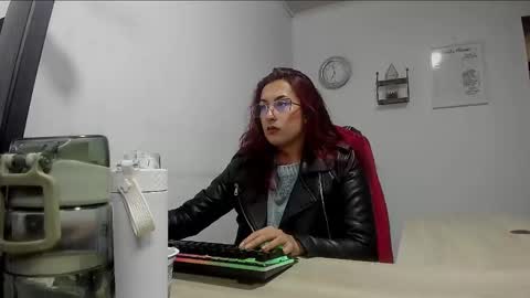 Snapshot of scarlett_sen chatting on 02-19-25, 04:11 Mistress Scarlett online show from 02-19-25, 04:11