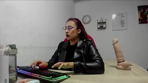 Snapshot of scarlett_sen chatting on 02-25-25, 12:24 Mistress Scarlett online show from 02-25-25, 12:24