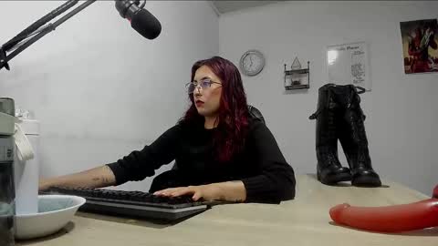 Snapshot of scarlett_sen chatting on 02-26-25, 03:52 Mistress Scarlett online show from 02-26-25, 03:52