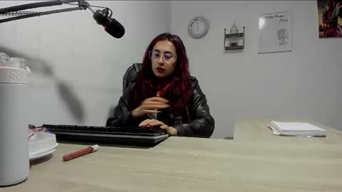 Snapshot of scarlett_sen chatting on 03-03-25, 04:35 Mistress Scarlett online show from 03-03-25, 04:35