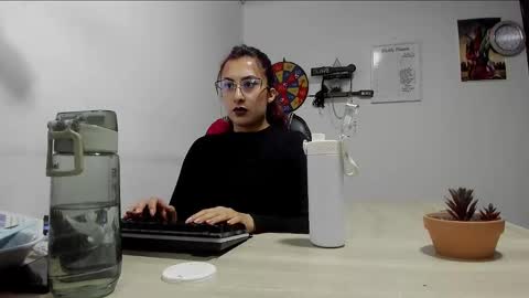 Snapshot of scarlett_sen chatting on 03-11-25, 04:18 Mistress Scarlett online show from 03-11-25, 04:18