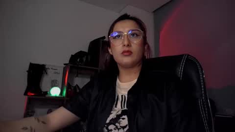 Snapshot of scarlett_sen chatting on 09-16-25, 06:31 Mistress Scarlett online show from 09-16-25, 06:31