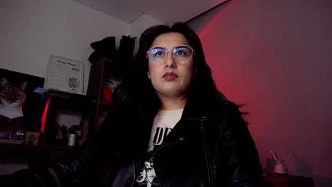 Snapshot of scarlett_sen chatting on 10-10-25, 03:00 Mistress Scarlett online show from 10-10-25, 03:00