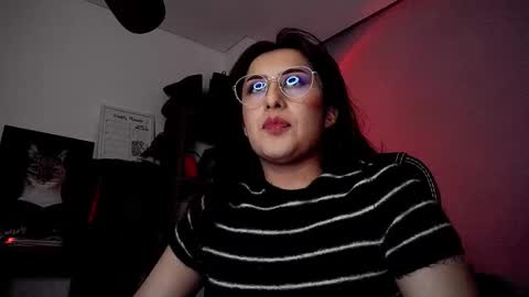 Snapshot of scarlett_sen chatting on 10-18-25, 03:02 Mistress Scarlett online show from 10-18-25, 03:02