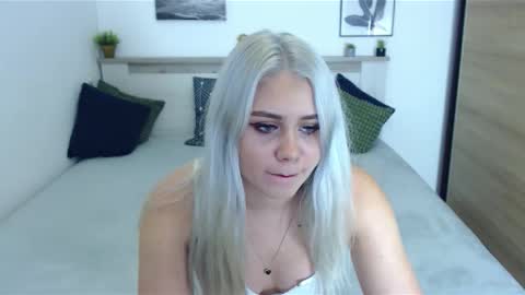 Hi there guys  My pleasure in your hands  pvt is open online show from 09-27-25, 08:47