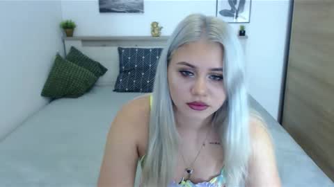 Hi there guys  My pleasure in your hands  pvt is open online show from 09-28-25, 04:34