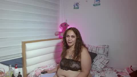 Snapshot of scarlettbooty chatting on 10-23-25, 02:22 scarlettbooty online show from 10-23-25, 02:22