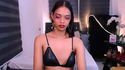 Snapshot of scarlette_sluttish_princess chatting on 02-19-25, 12:00 scarlette online show from 02-19-25, 12:00