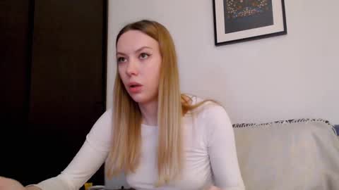 Snapshot of scarlettford chatting on 01-18-26, 01:04 Scarlett online show from 01-18-26, 01:04