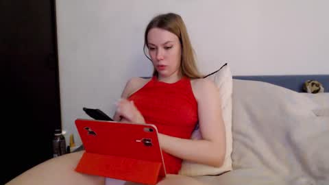 Snapshot of scarlettford chatting on 01-19-26, 12:42 Scarlett online show from 01-19-26, 12:42