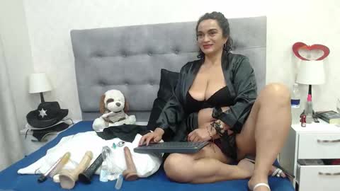 Snapshot of scarlettgreen_ chatting on 11-15-25, 11:18 Scartt online show from 11-15-25, 11:18