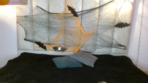 Scarlett online show from 10-24-25, 05:37