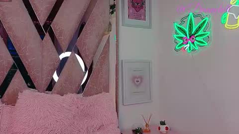 Scarlett  online show from 10-19-25, 04:40