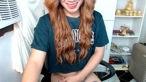 Snapshot of scarletxxxx chatting on 12-16-24, 01:42 Queen Scarlet online show from 12-16-24, 01:42