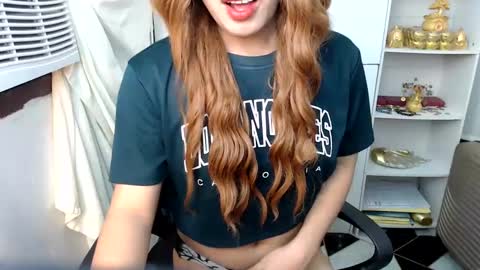 Snapshot of scarletxxxx chatting on 12-22-24, 05:23 Queen Scarlet online show from 12-22-24, 05:23