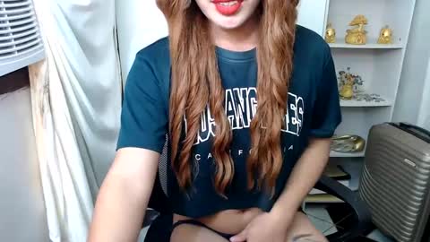 Snapshot of scarletxxxx chatting on 01-15-25, 03:22 Queen Scarlet online show from 01-15-25, 03:22