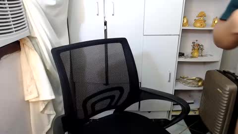 Snapshot of scarletxxxx chatting on 01-19-25, 06:53 Queen Scarlet online show from 01-19-25, 06:53