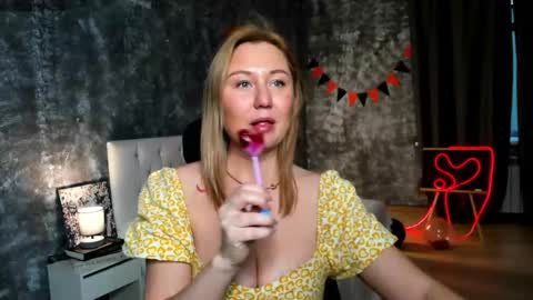 Snapshot of scent__of_woman chatting on 10-29-25, 04:04 Samanta online show from 10-29-25, 04:04