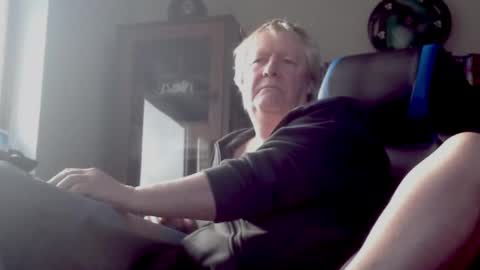 Thomas online show from 02-23-25, 10:06