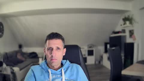 Snapshot of schnuckigeil chatting on 11-24-25, 07:02 Dildomen online show from 11-24-25, 07:02