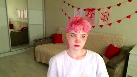 Snapshot of school_love chatting on 09-17-25, 11:01 Rina online show from 09-17-25, 11:01