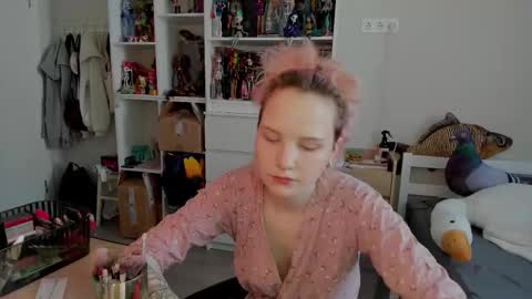 Snapshot of school_love chatting on 02-18-26, 07:04 Rina online show from 02-18-26, 07:04