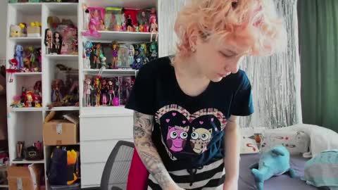 Snapshot of school_love chatting on 03-30-26, 07:09 Rina online show from 03-30-26, 07:09