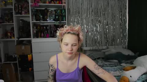 Snapshot of school_love chatting on 04-01-26, 07:09 Rina online show from 04-01-26, 07:09