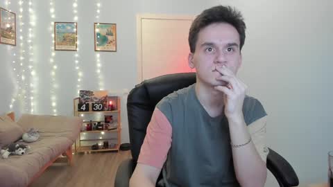 Thomas brunette and Alex blond online show from 12-12-24, 08:53