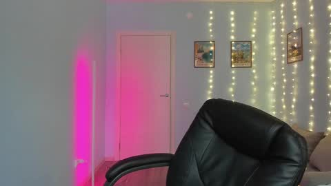 Thomas brunette and Alex blond online show from 01-09-25, 08:45