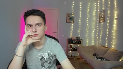 Thomas brunette and Alex blond online show from 01-10-25, 09:34