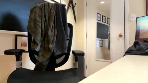 Snapshot of scotsmanx chatting on 01-18-26, 04:44 scotsmanx online show from 01-18-26, 04:44