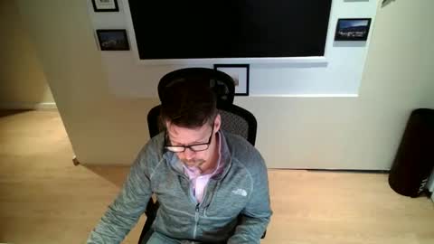 Snapshot of scotsmanx chatting on 02-17-26, 08:04 scotsmanx online show from 02-17-26, 08:04