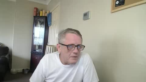 Snapshot of scottsman214 chatting on 10-27-25, 11:25 James online show from 10-27-25, 11:25