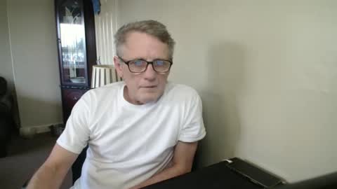 Snapshot of scottsman214 chatting on 11-01-25, 09:44 James online show from 11-01-25, 09:44