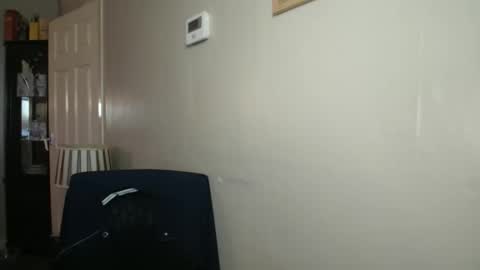 Snapshot of scottsman214 chatting on 11-12-25, 08:08 James online show from 11-12-25, 08:08