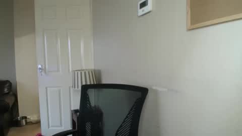 Snapshot of scottsman214 chatting on 12-14-25, 12:21 James online show from 12-14-25, 12:21