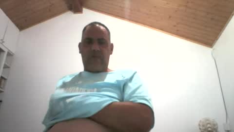 Snapshot of scubi007 chatting on 10-19-25, 02:40 scubi007 online show from 10-19-25, 02:40