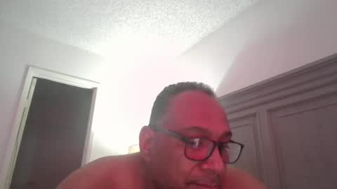 sdblkmale2131 online show from 09-18-25, 04:20