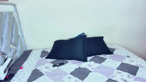 Snapshot of sean_pierre1 chatting on 11-05-25, 02:33 Sean-pierre online show from 11-05-25, 02:33