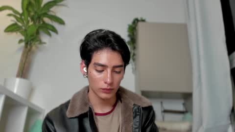 Snapshot of sebas_rosse chatting on 01-15-25, 03:33 sebastian online show from 01-15-25, 03:33
