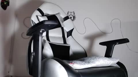 Sebastian online show from 10-19-25, 01:50