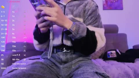     .  INDEPENDENT MODEL online show from 02-22-26, 12:36