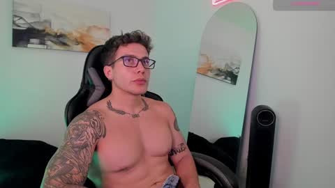 Snapshot of sebastianortizm chatting on 01-21-25, 11:55 Lucian Sinclair online show from 01-21-25, 11:55