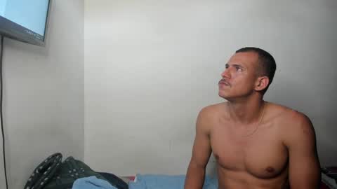 Snapshot of sebastianp13 chatting on 12-19-24, 04:35 sebatian palacios online show from 12-19-24, 04:35