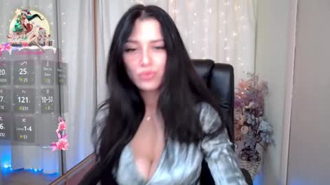 Snapshot of secret_of_happines chatting on 12-31-24, 08:12 Eleanora online show from 12-31-24, 08:12