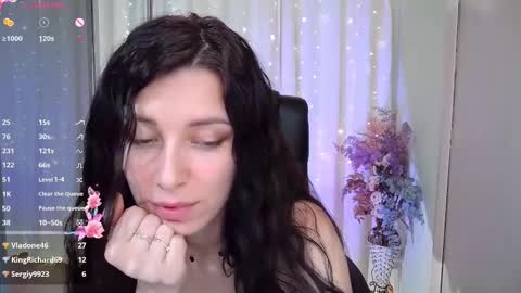 Snapshot of secret_of_happines chatting on 03-01-25, 04:04 Eleanora online show from 03-01-25, 04:04