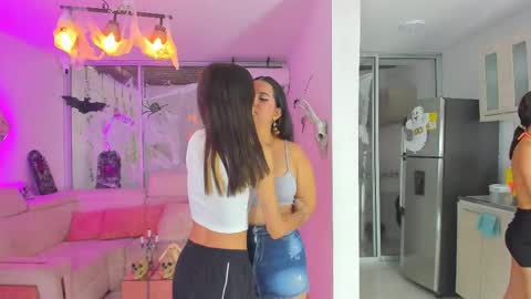 Snapshot of secrethause71605 chatting on 10-07-25, 09:34 NIKOL online show from 10-07-25, 09:34