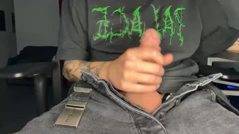 Snapshot of secretlust96 chatting on 11-18-25, 11:25 secretlust96 online show from 11-18-25, 11:25