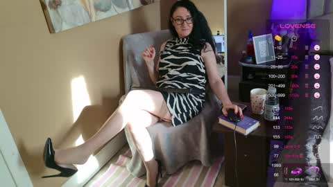 Snapshot of secretmistress01 chatting on 01-05-25, 11:26 Mariot Mery for short ..never call me PET NAMES in FREECHAT mom momy baby or sweety online show from 01-05-25, 11:26